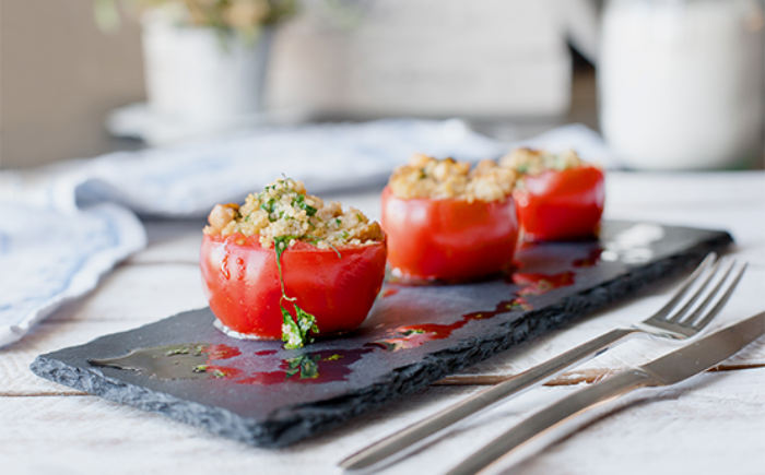 Tomates rellenos de Cuscús con Vivesoy