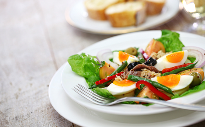 Ensalada de judías verdes, ventresca y salsa Vivesoy