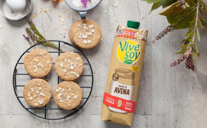 Galletas de avena y bebida de avena vivesoy