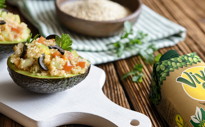 Aguacates rellenos de quinoa y salsa de Vivesoy Naranja