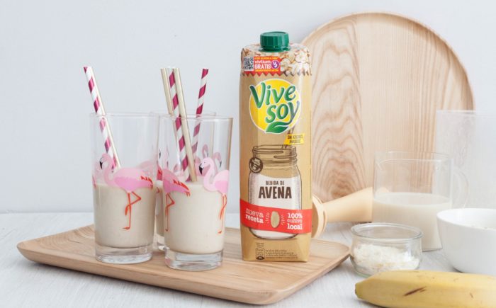 Smoothie de coco, plátano y Bebida de Avena Vivesoy