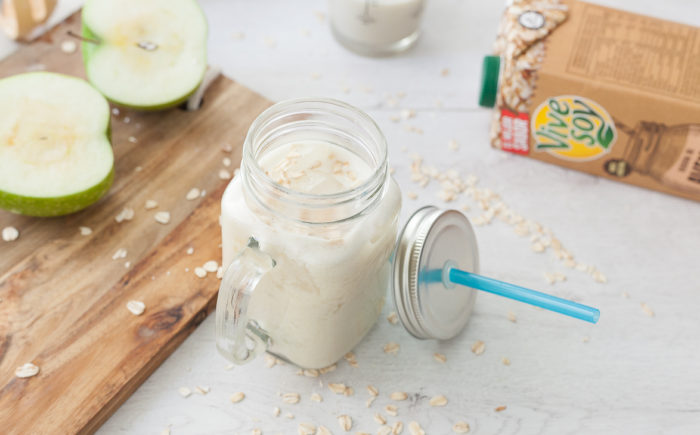 Smoothie refrescante de manzana y bebida de avena Vivesoy