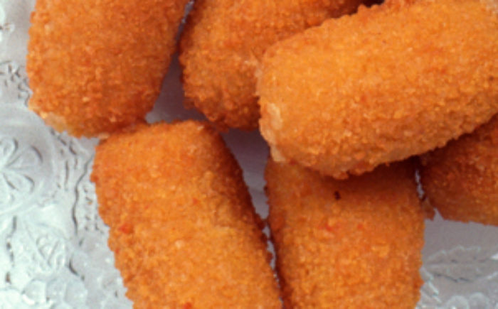 Croquetas de jamón y huevo con bebida de soja