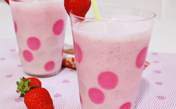 Smoothie con bebida de soja Vivesoy de fresa