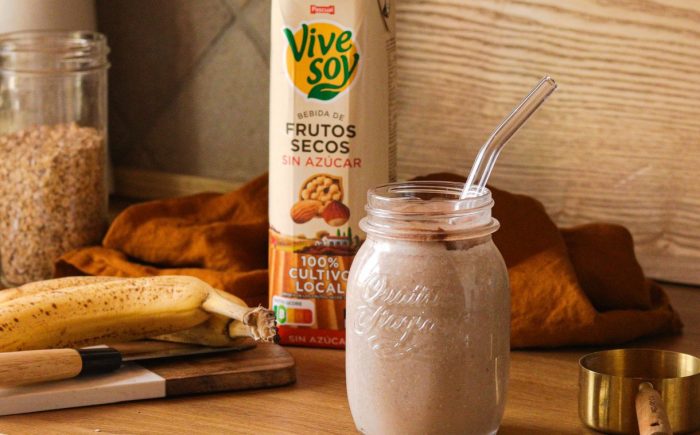 Batido de avena y plátano con bebida de frutos secos Vivesoy sin azúcar